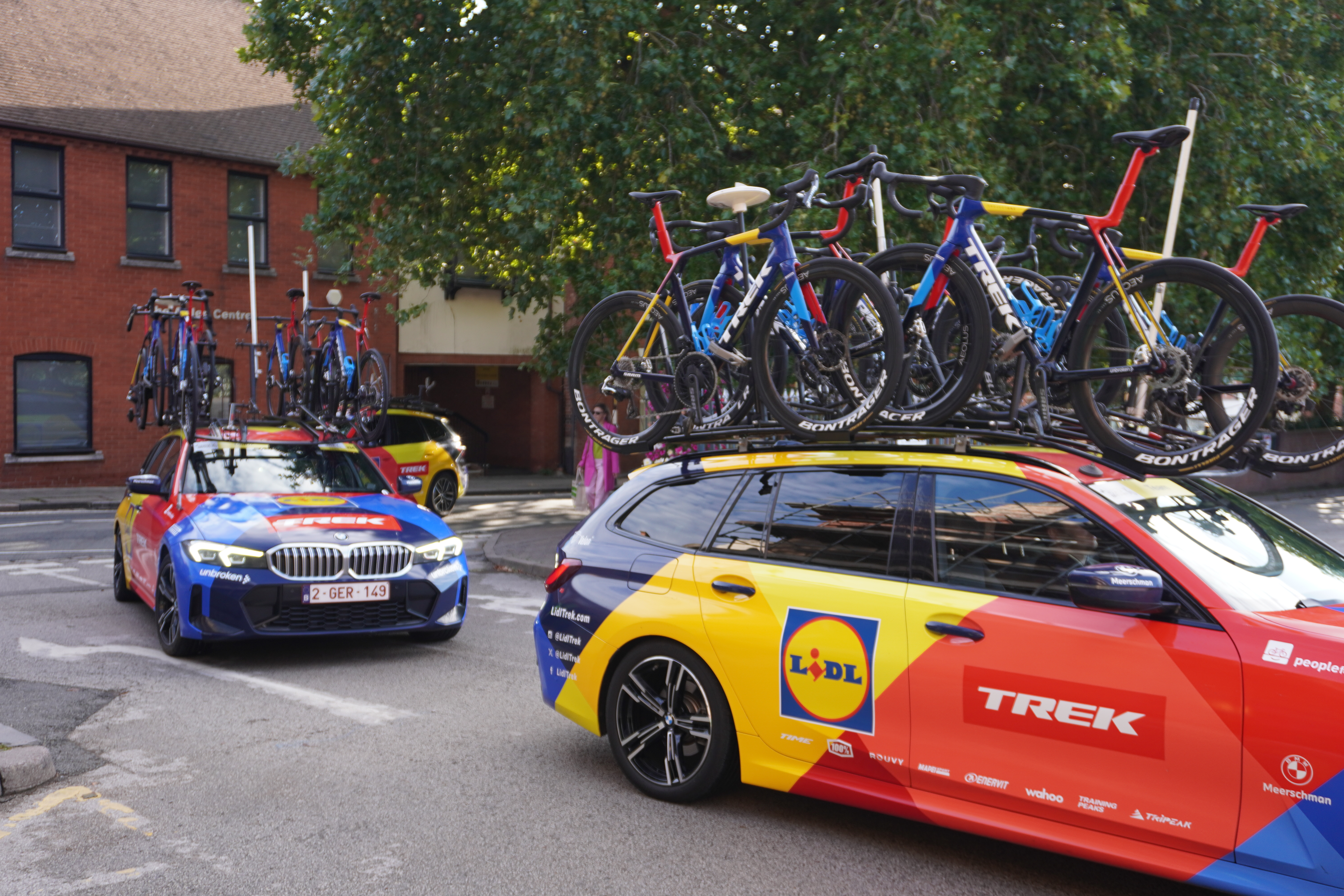 Lloyds Tour of Britain Men 2025 Stage 4 Atherstone - Teams arriving