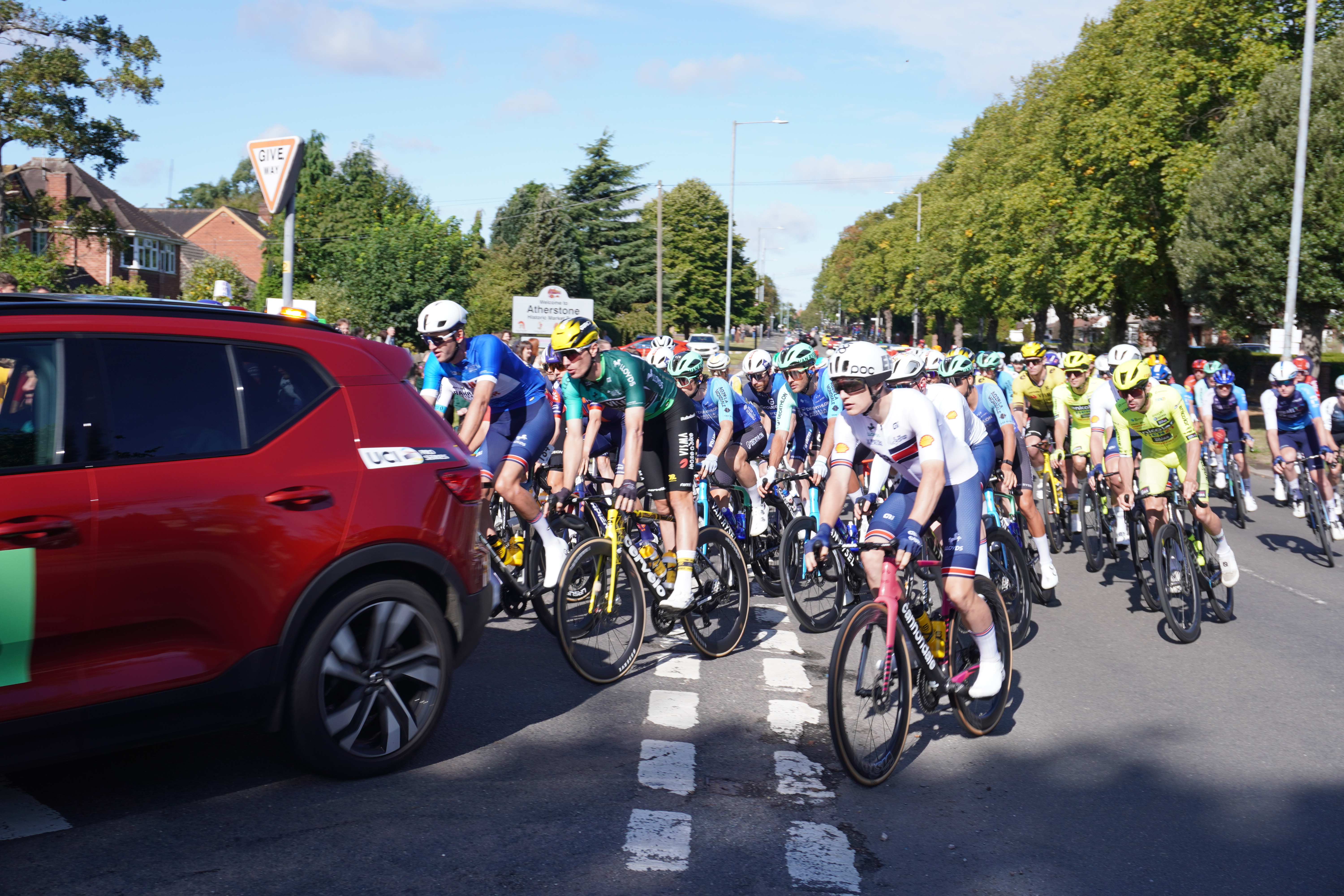 Lloyds Tour of Britain Men 2025 Stage 4 Atherstone - the pack
