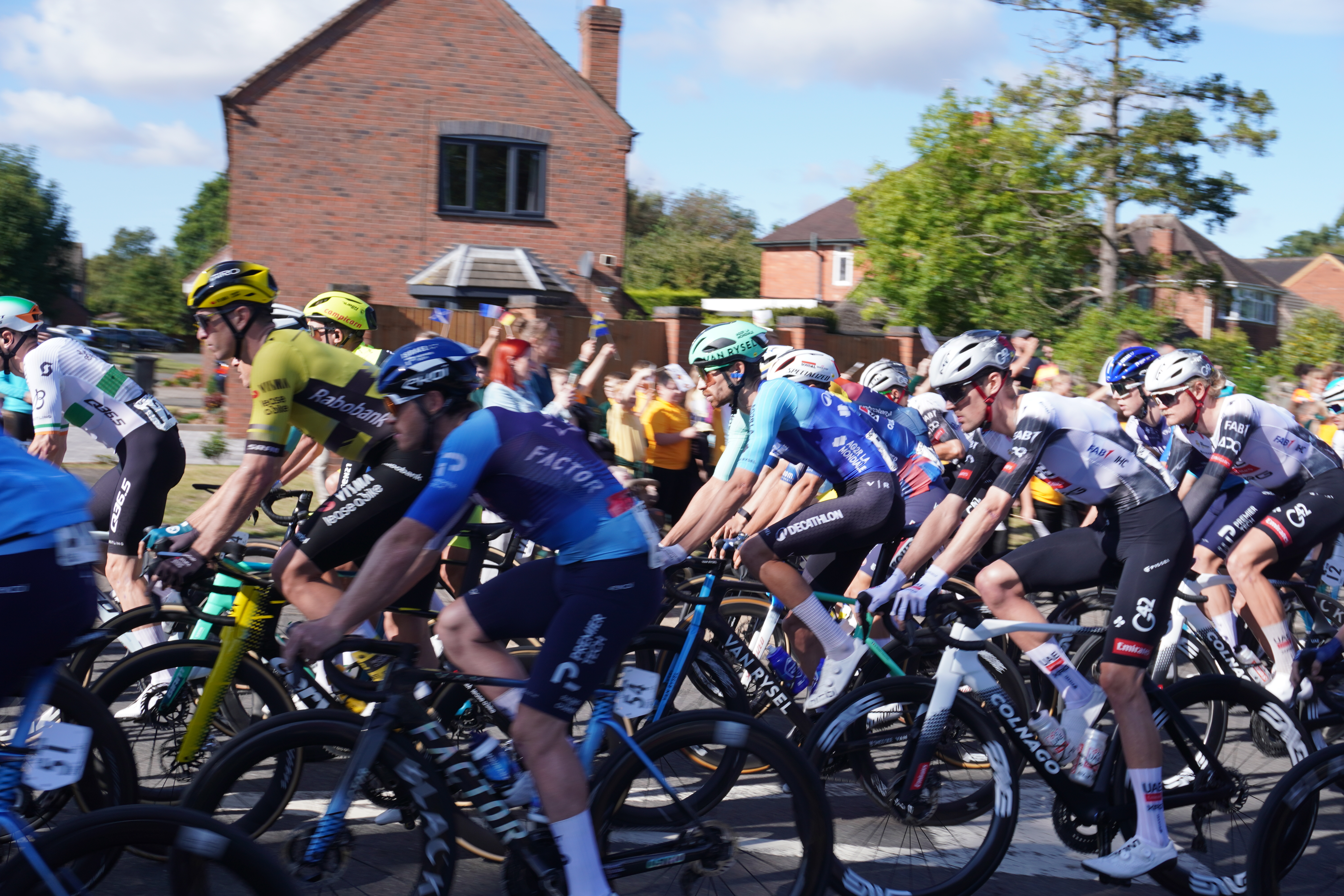 Lloyds Tour of Britain Men 2025 Stage 4 Atherstone - the pack